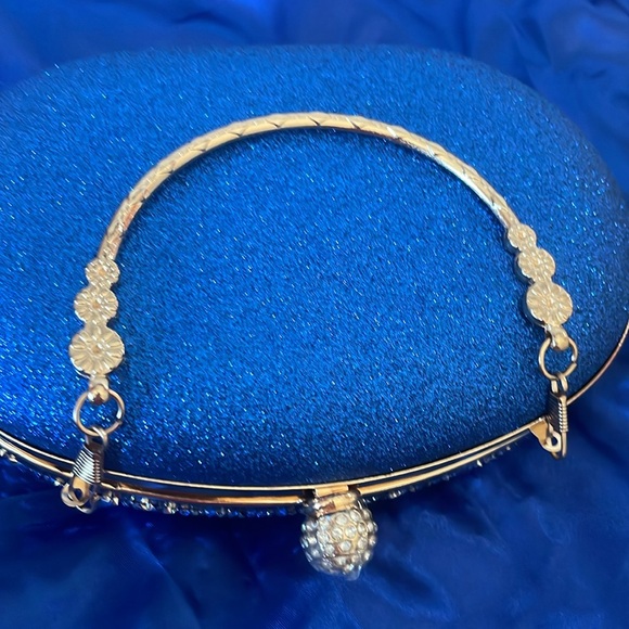 Clutch - Picture 4 of 5